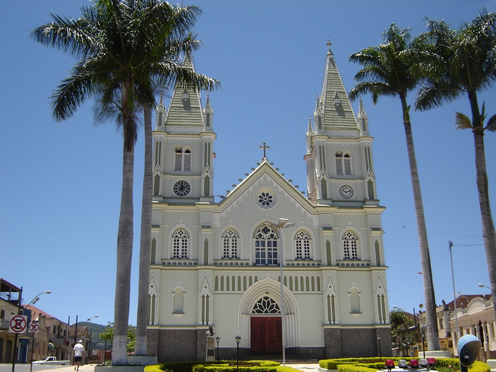 Igreja Matriz vista ao lado de fora